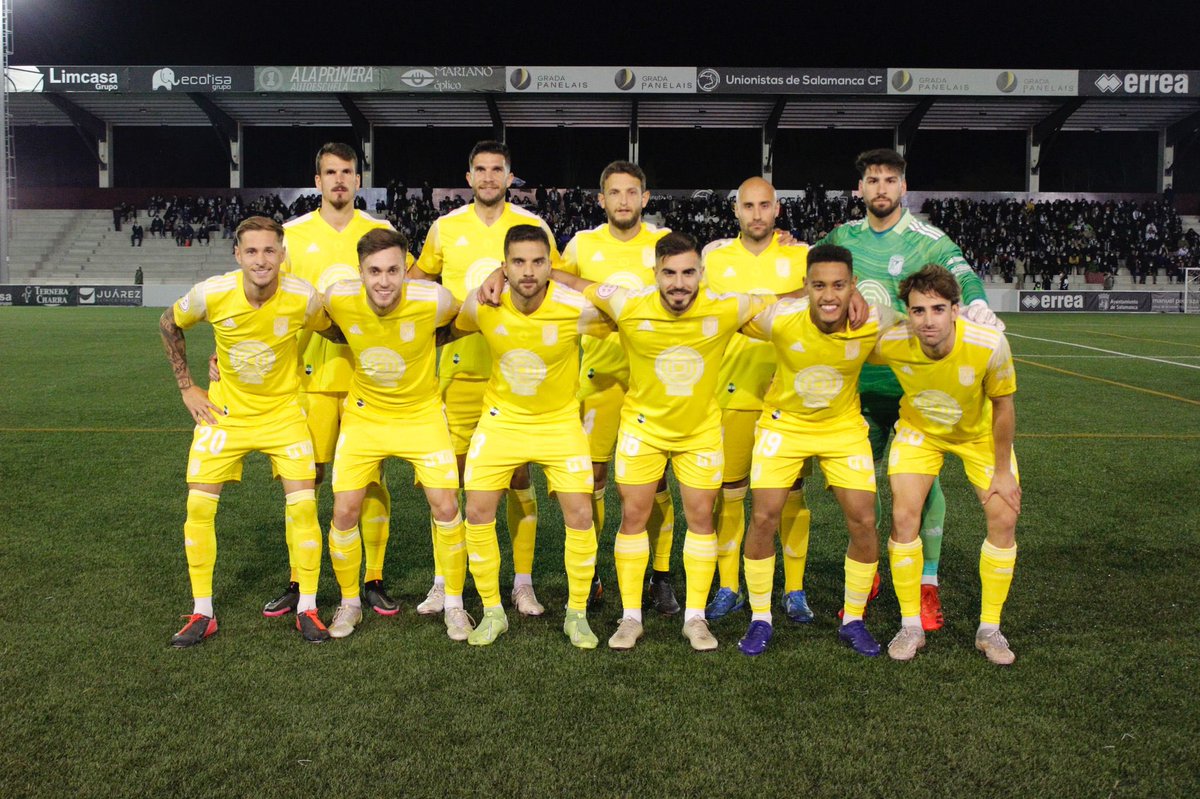 CDBadajoz's tweet photo. 🏟¡Comienza el partido en el Reina Sofía! 

#UnionistasBadajoz #PrimeraRFEFootters https://t.co/5sWrI7xEMd