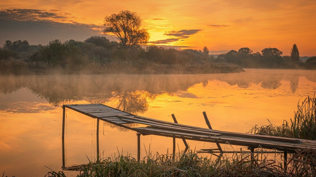 Morning frost #river #pier #riverside #sunrise #sun #mist #frost #morning #picoftheday #landscape #autumn #autumnvibes #fall #orange #reflection