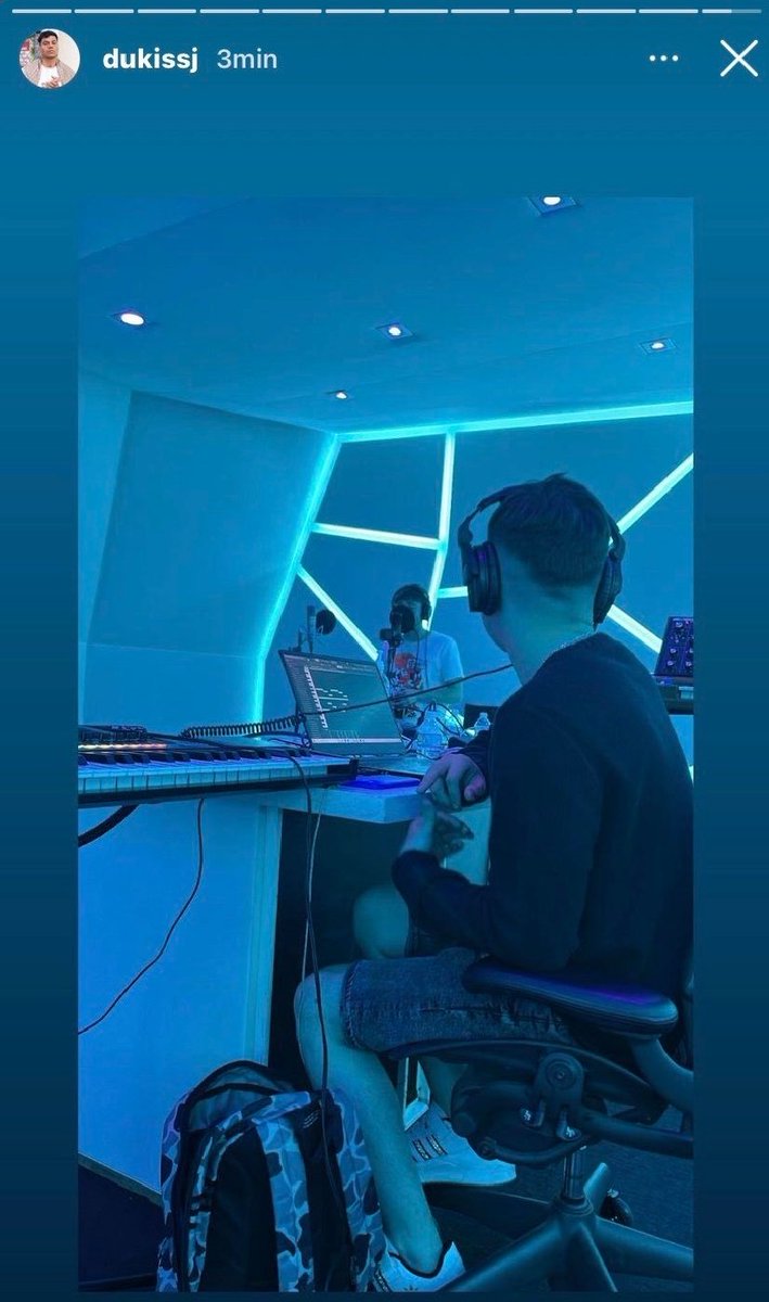 ComunidadLondra's tweet photo. Duki, Bizarrap y Paulo Londra juntos en un estudio de Miami. https://t.co/dl63KLf3Cv