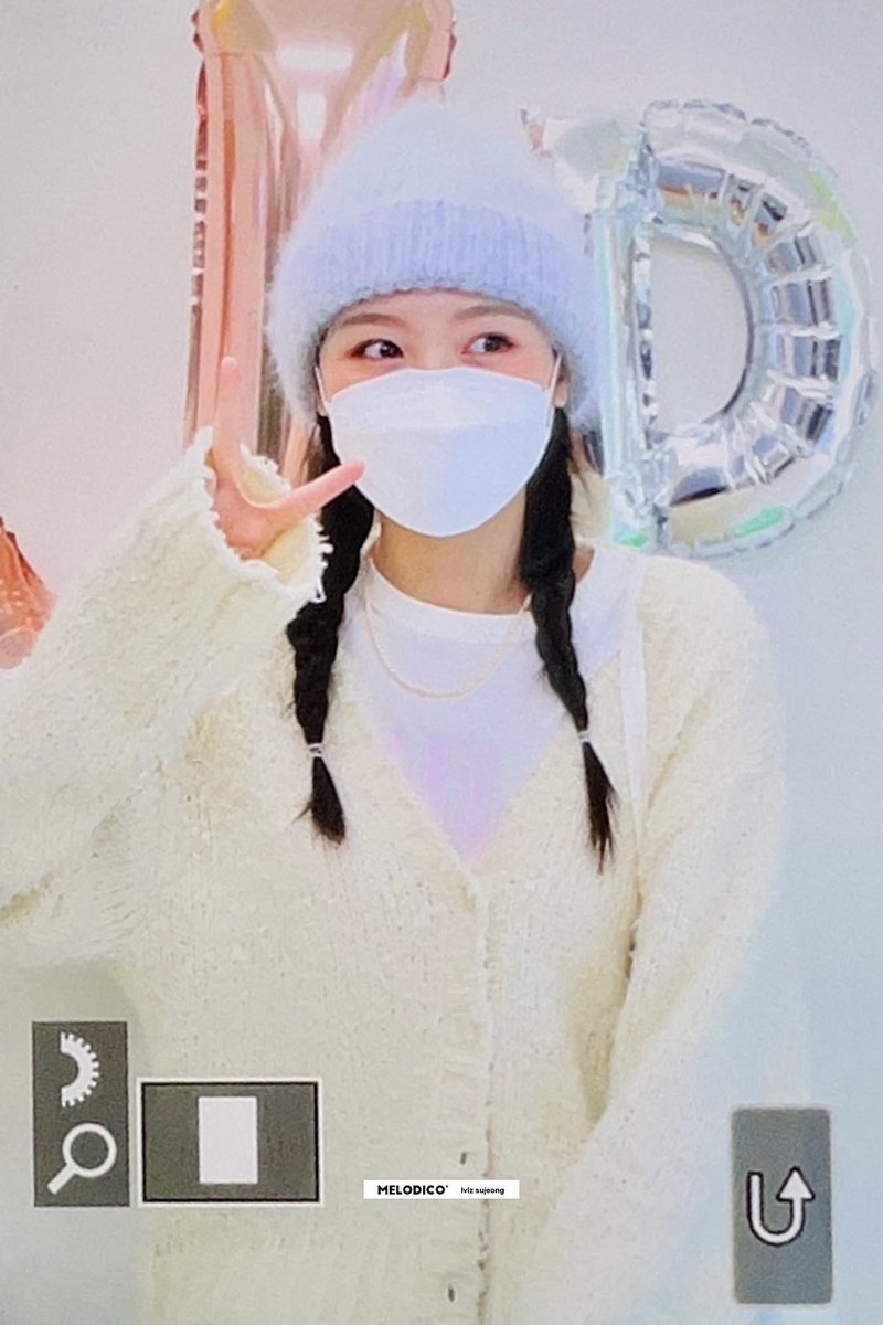 mldc_sj's tweet photo. 211120 고마워💚
#러블리즈 #류수정 @Official_LVLZ https://t.co/6qOa9Gs4AP