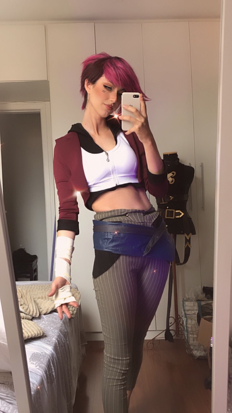 Cyan Rt Farahcosplay Testing Vi Now Vi Arcane Arcanespoiler T Co Gpbsjipr0s Twitter