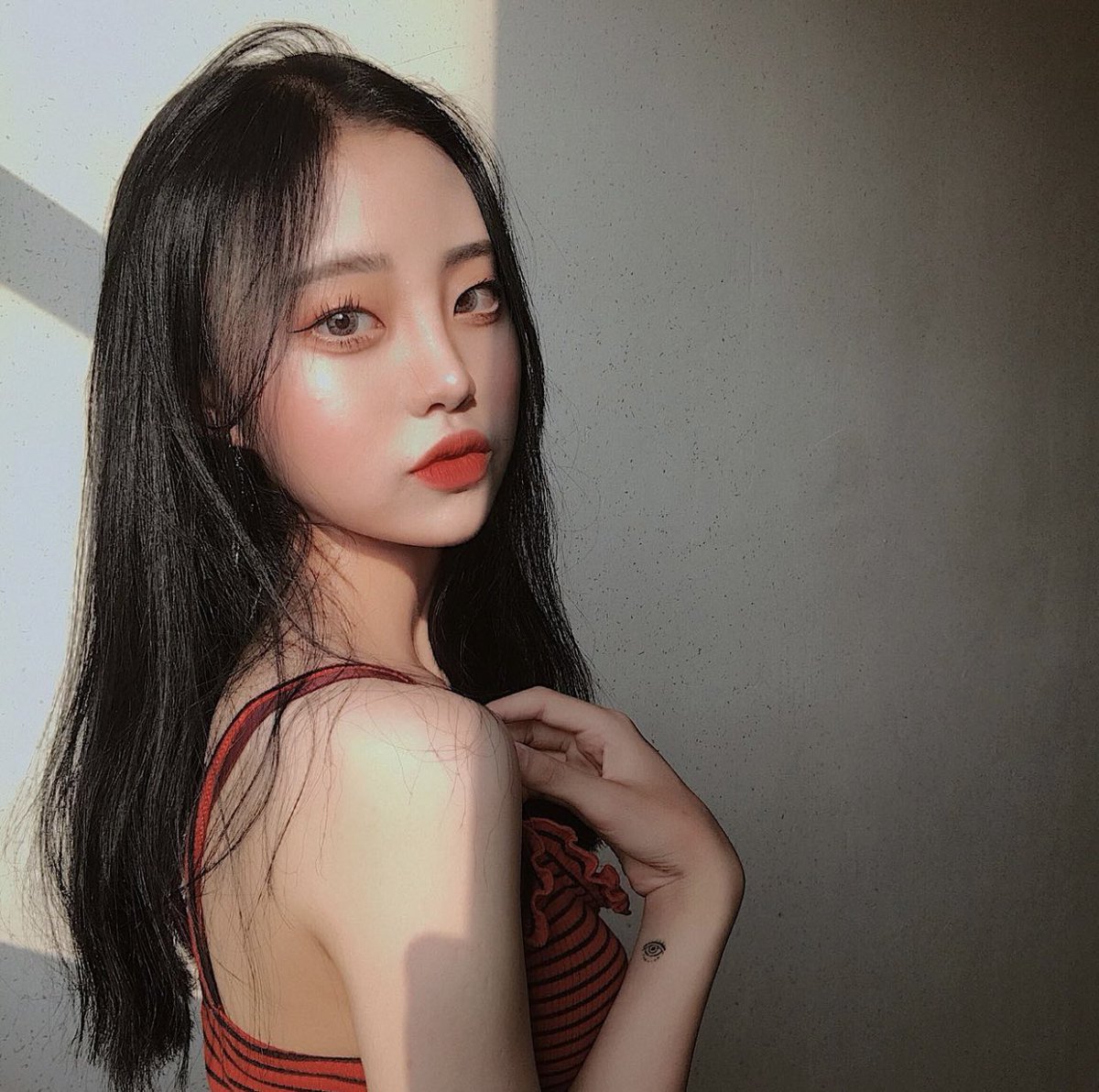 imagine looking this good on your pre-debut pics