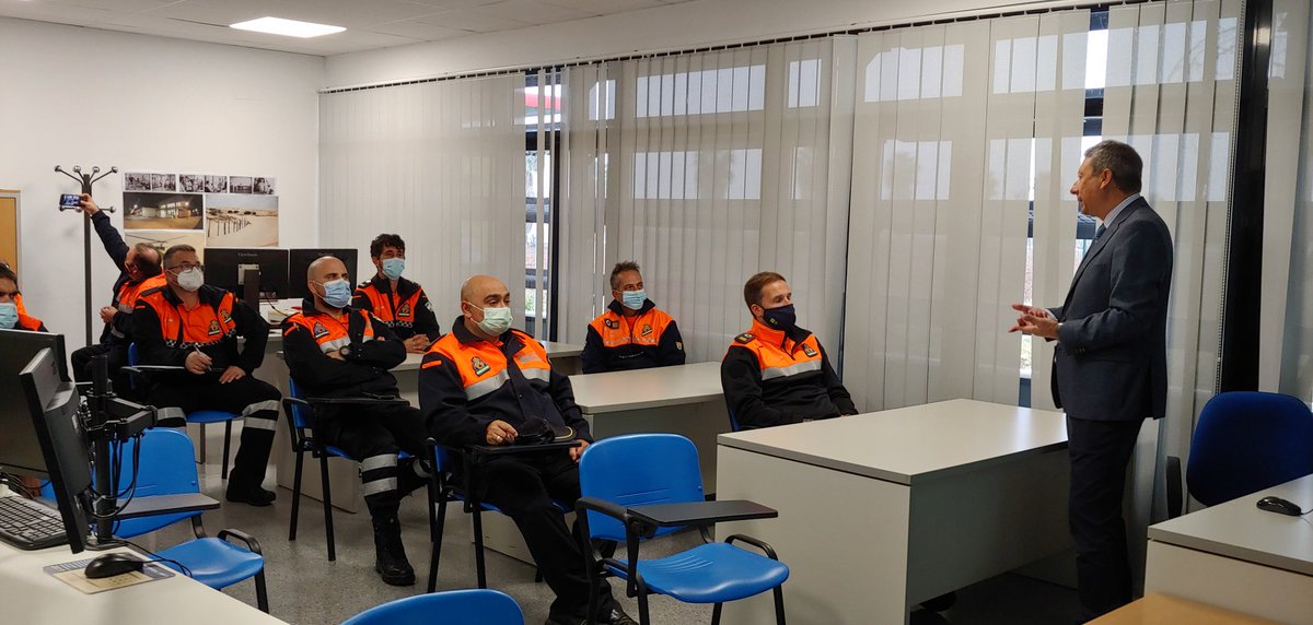 IespaJunta's tweet image. 🔶Taller simultáneo de PMA en Bases GREA Occidental y Oriental.A pesar del mal tiempo, nuestros #voluntarios aprenden hoy que es un PMA y sus recursos. Gracias y encantados de recibiros!! #somosIESPA ✅