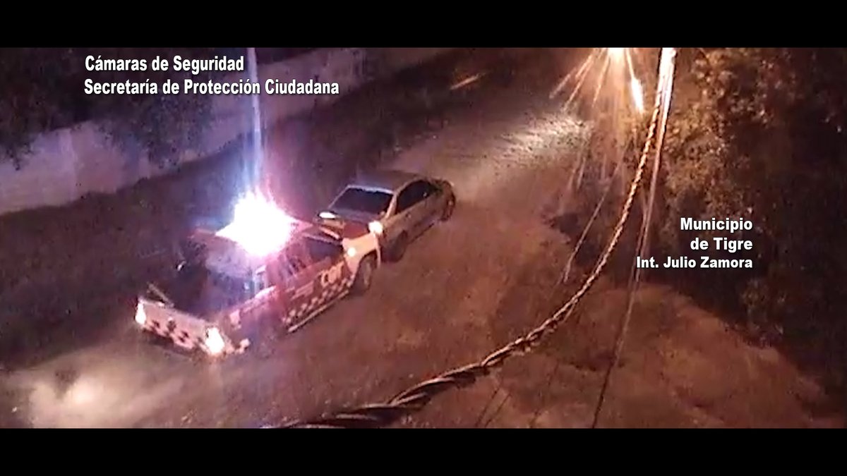 Fede_htuszko22's tweet photo. Las Tunas 🚨: Dos masculinos robaron un vehiculo en el Barrio Las Tunas y luego de realizarle el cerrojo por las camaras de seguridad. Moviles COT interceptaron al vehiculo y detuvieron a los delicuentes
@_XimeGuzman 
@nicoferrario7 
@matycorradini 
@juancorradini https://t.co/WwcWc8bs2l