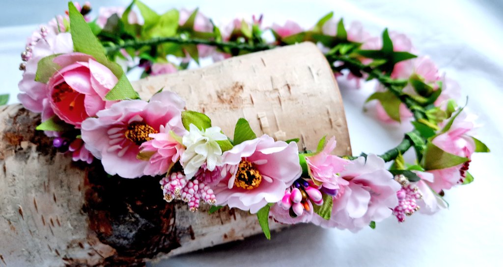 findyourflowers's tweet photo. A full flower crown in different shades of pink with ribbons in the back. It's for someone with a bigger head (a bit too large for me).

#flowercrown #blumenkranz #blumenkrone #silkflowers #hairaccessories #festival #party #cosplay #photoprop #handmade #wedding #etsy #haarkranz https://t.co/UALmtU9DdB