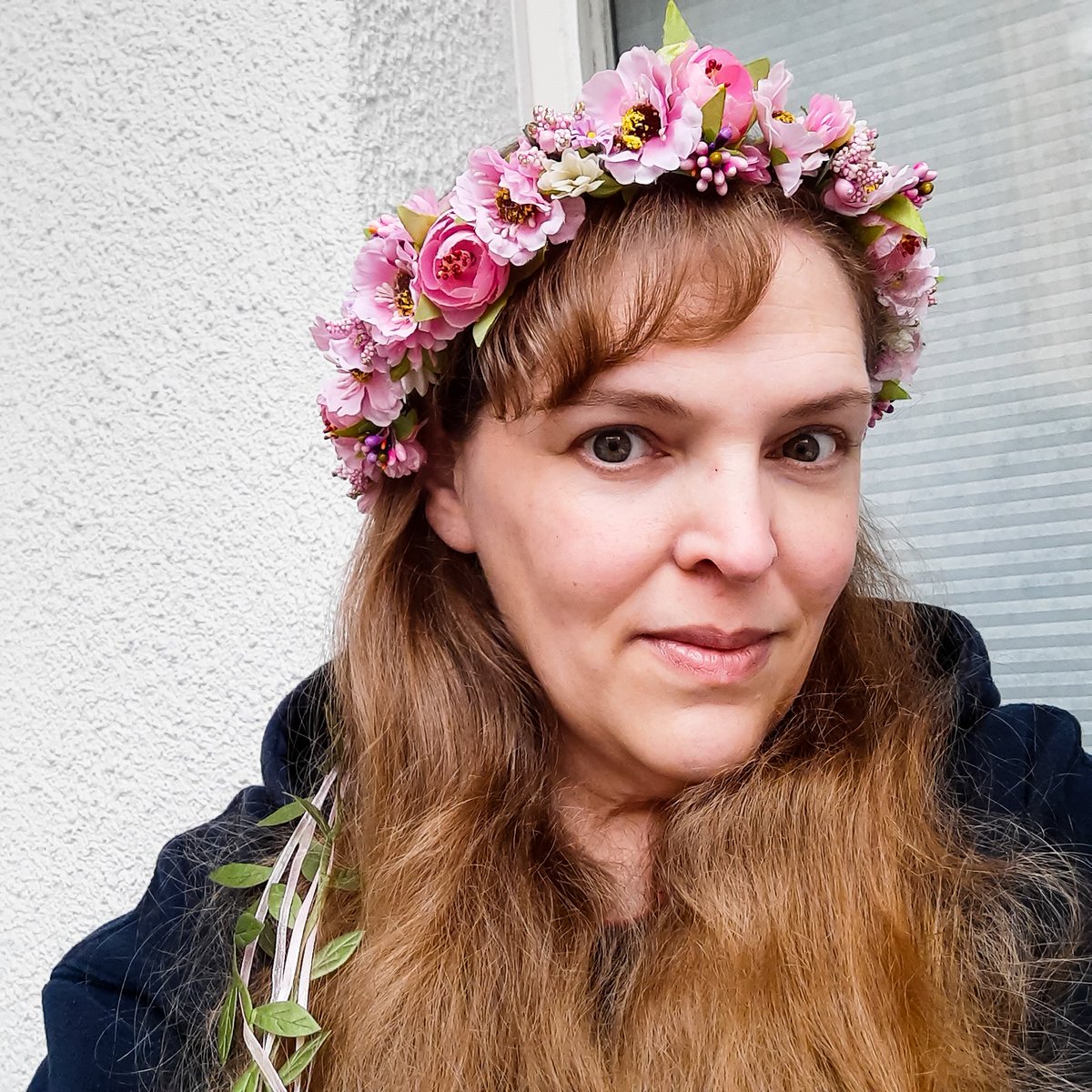 findyourflowers's tweet photo. A full flower crown in different shades of pink with ribbons in the back. It's for someone with a bigger head (a bit too large for me).

#flowercrown #blumenkranz #blumenkrone #silkflowers #hairaccessories #festival #party #cosplay #photoprop #handmade #wedding #etsy #haarkranz https://t.co/UALmtU9DdB