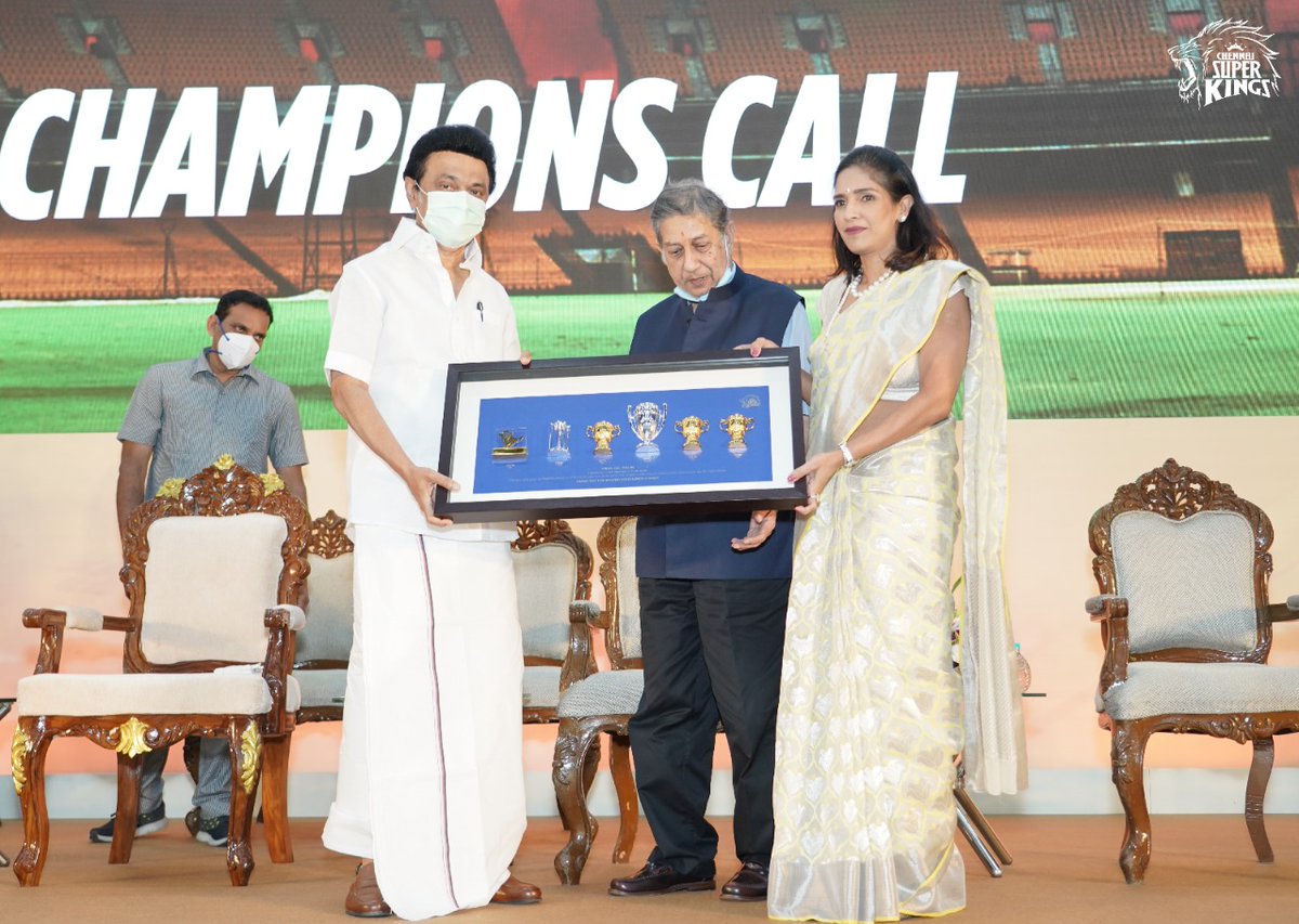 ChennaiIPL's tweet photo. Sharing our best memories with Honorable Chief Minister Thiru M. K. Stalin who graced the evening with his presence and #Yellove! 

#WhistlePodu 🦁 @CMOTamilnadu https://t.co/0TshyZfKNY
