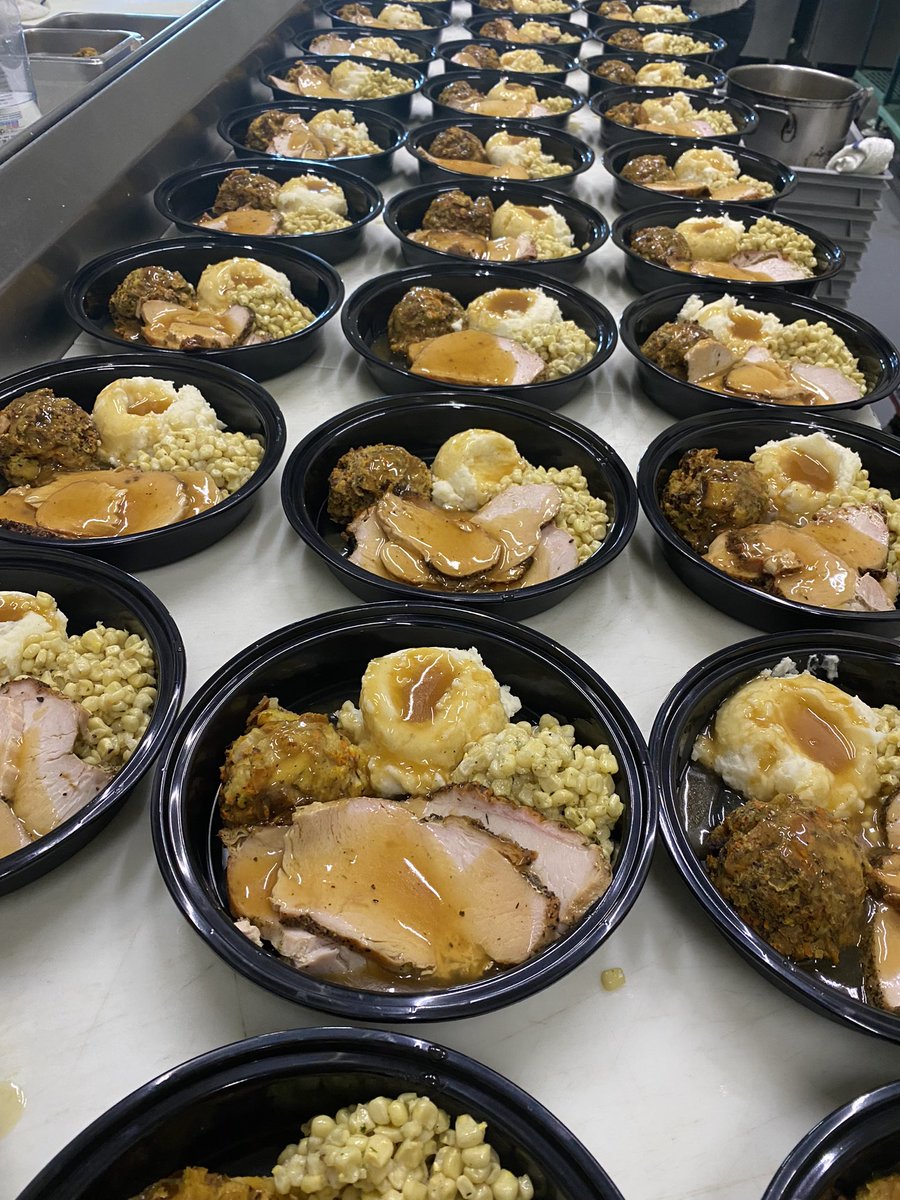 LIVELikeJT's tweet photo. Getting ready to deliver hundreds of hot meals and frozen turkeys across South Jersey and Delaware today. Special thanks to @LenapeHoops for helping us distribute. @jtthekid @TheClassicDiner https://t.co/tyUTrst3S3