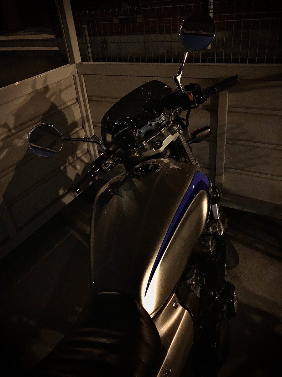43Spped's tweet photo. 朝晩は寒くなってきました。
#xjr400r
#空冷4発
#夜ツーリング https://t.co/Js3Yl4Lqx6