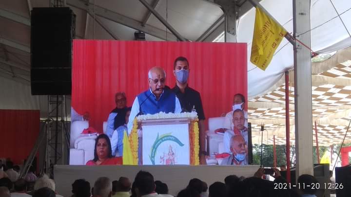VallabhpatelBJP's tweet photo. માં ઉમિયાનો અવસર..અમદાવાદને આંગણે.. કુમકુમ પગલે પધારે મા ઉમિયા..અમદાવાદને આંગણે..

આજરોજ અમદાવાદ ખાતે માં ઉમિયાધામ કેમ્પસ અને શ્રી ઉમિયા માતાજી મંદિરનું આદર. મુખ્યમંત્રી શ્રી @Bhupendrapbjp જી દ્વારા ભારતીય જનતા પાર્ટીના અન્ય વરિષ્ઠ આગેવાનોની ઉપસ્થિતિમાં ભૂમિપૂજન કરવામાં આવ્યું. https://t.co/13g8jHSzhL