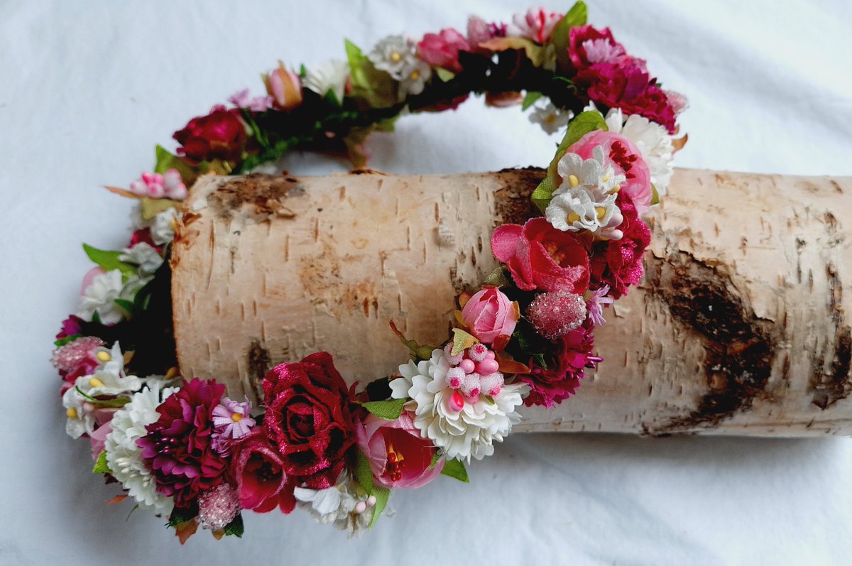 findyourflowers's tweet photo. A full flower crown in a darker shade of pink with some cream colored accents and little pink berries.

#flowercrown #blumenkranz #blumenkrone #silkflowers #hairaccessories #festival #party #cosplay #photoprop #handmade #wedding #haarkranz #midsommar #etsy #headband #Tiara https://t.co/NsfpebQTDb
