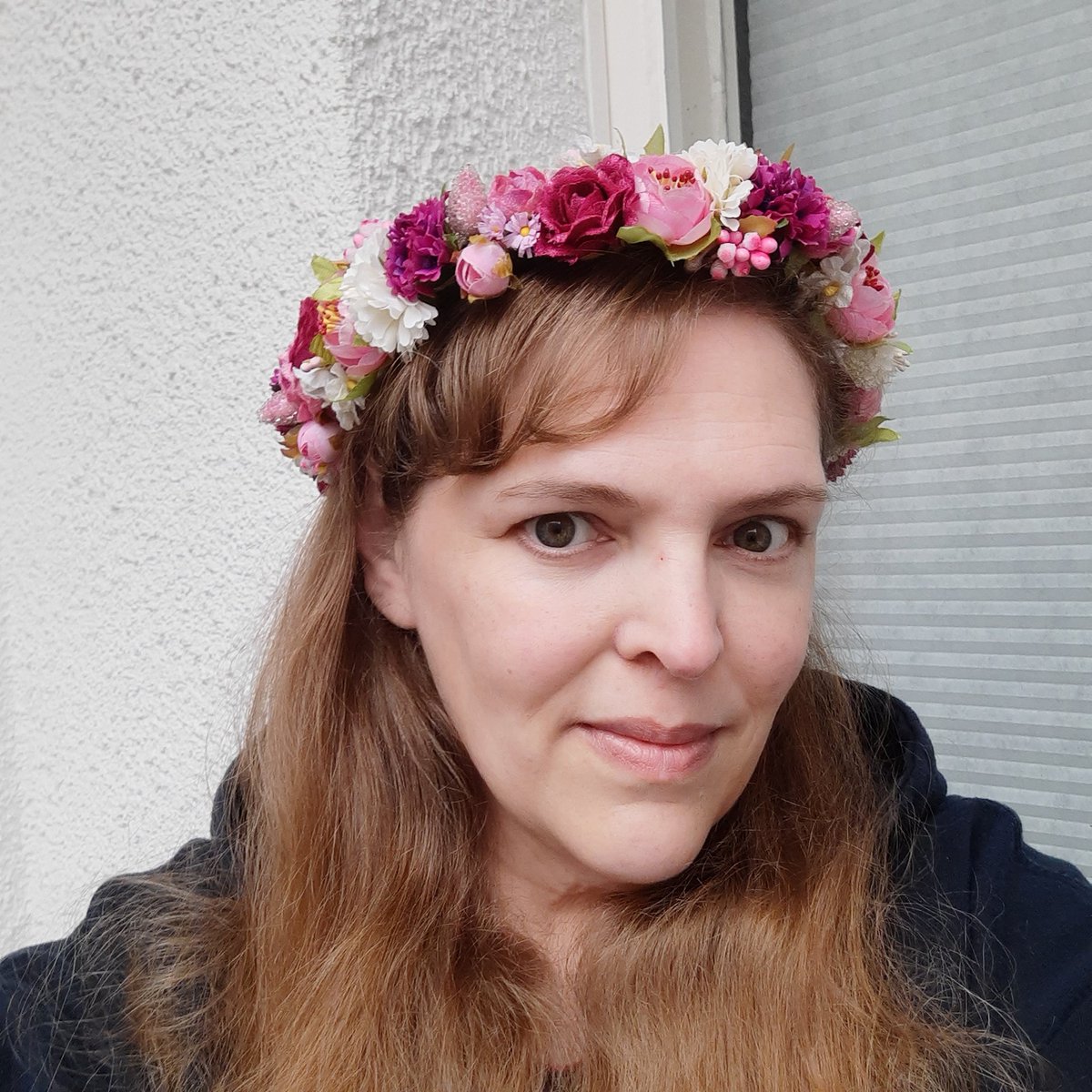 findyourflowers's tweet photo. A full flower crown in a darker shade of pink with some cream colored accents and little pink berries.

#flowercrown #blumenkranz #blumenkrone #silkflowers #hairaccessories #festival #party #cosplay #photoprop #handmade #wedding #haarkranz #midsommar #etsy #headband #Tiara https://t.co/NsfpebQTDb