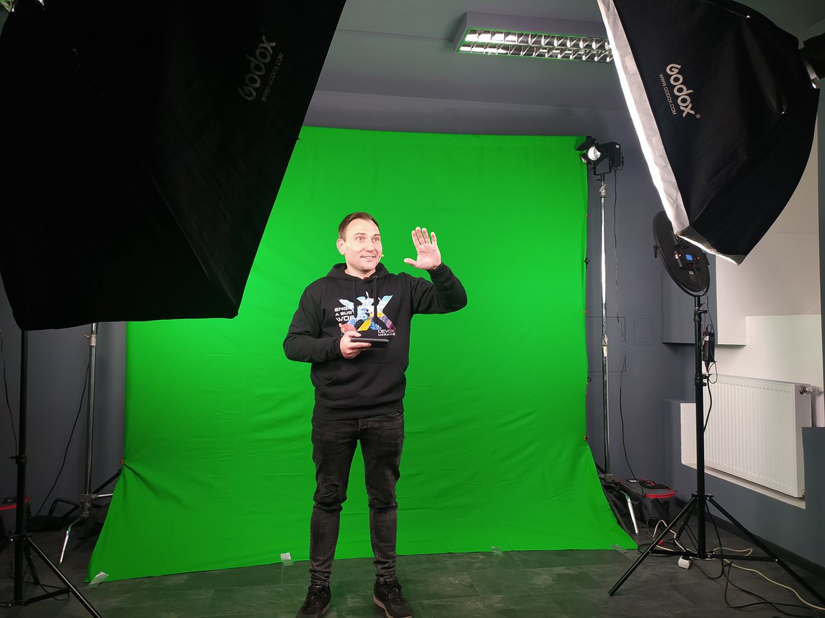 Bubyakin's tweet photo. Backstage of #DevoxxUA with @tsaltsol https://t.co/sintbynBdP