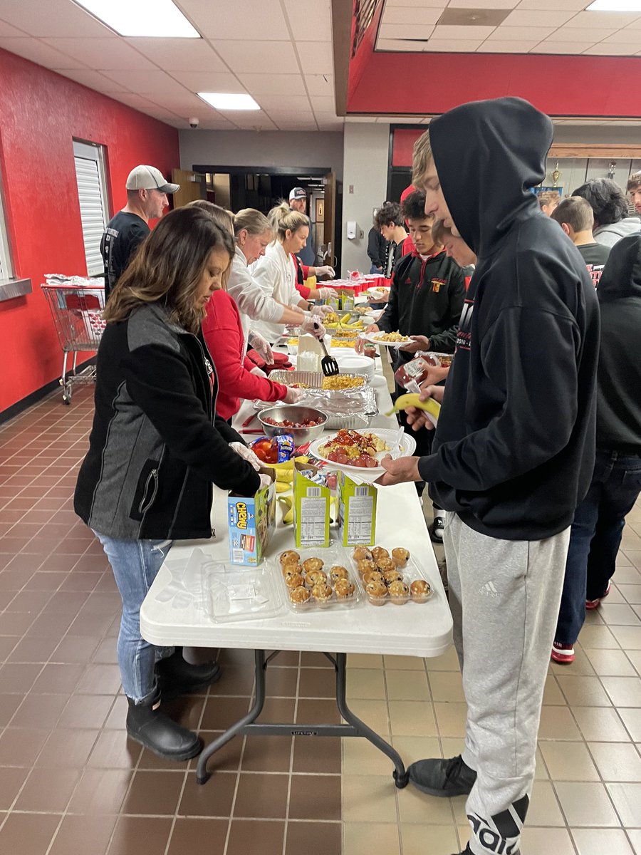 LamarTigersFB's tweet photo. Tigers are fueled up for the Quarterfinal Game TODAY at 1 p.m. in Ava!!! Game will again be live-streamed via MSHSAA link!!! Go Tigers!!!! #BrotherhoodStrong🐅🏈 https://t.co/cGhQNSmk5p
