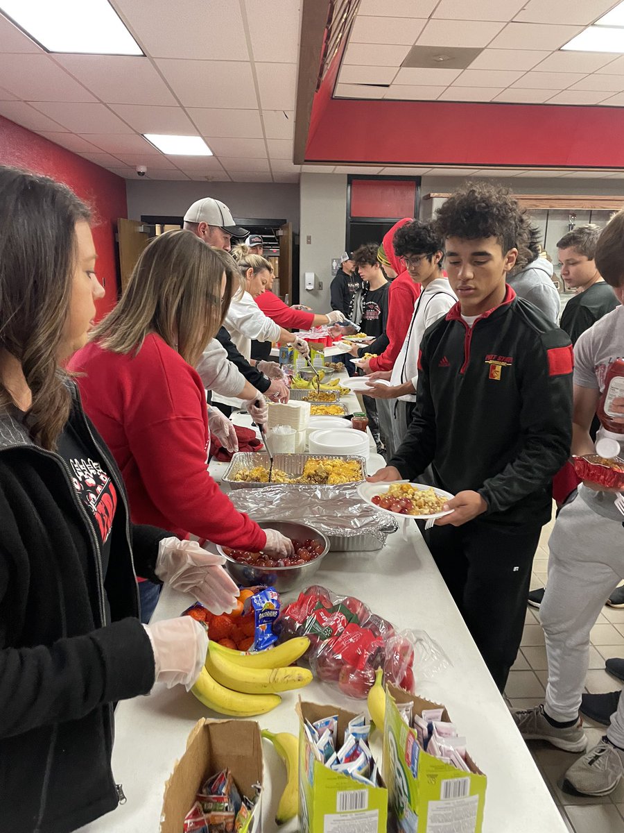 LamarTigersFB's tweet photo. Tigers are fueled up for the Quarterfinal Game TODAY at 1 p.m. in Ava!!! Game will again be live-streamed via MSHSAA link!!! Go Tigers!!!! #BrotherhoodStrong🐅🏈 https://t.co/cGhQNSmk5p