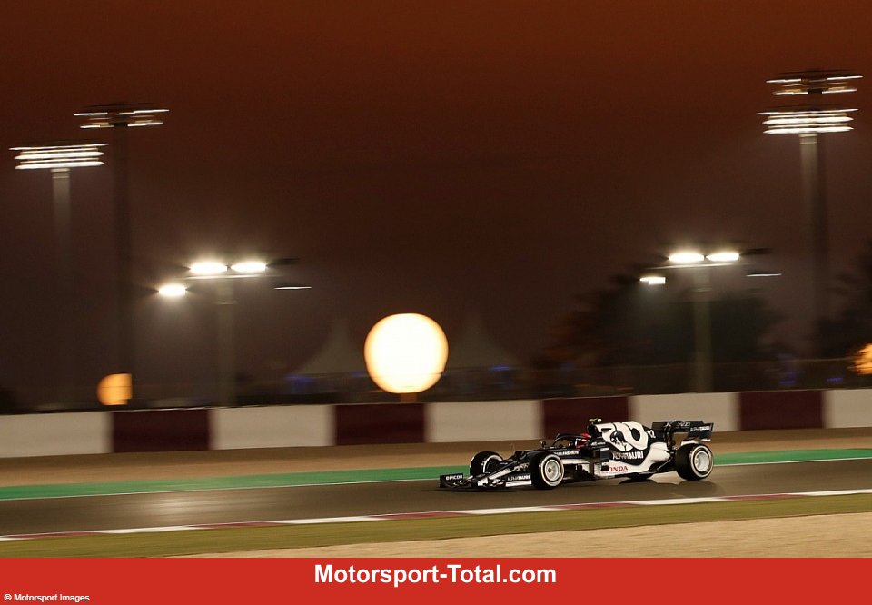 MST_Formel1's tweet photo. Es wird dunkel in Katar... 💡
Wer holte die #PolePostion unter Flutlicht? ⏲
🔴 Verfolge das #Qualifying JETZT LIVE: https://t.co/3KMTbkpoJX
#F1 #QatarGP 🇶🇦 https://t.co/DwZfi9VueO