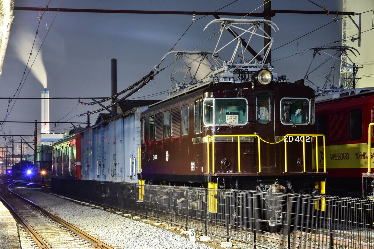 negatarail's tweet photo. 2021.11.18
ED402にワム380000と7002が連結されていました。珍ドコ列車風ですね。
2021.11.19
珍ドコ列車から7002が外れて、短編成の貨物みたいになりました。懐かしい!。
#岳南電車
#がくてつ機関車ひろば
#ED402 https://t.co/GwBWNJXh2M