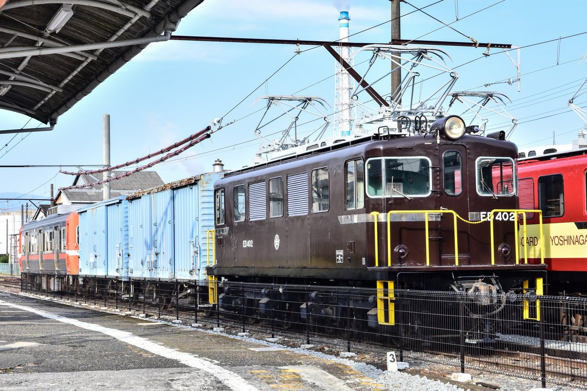 negatarail's tweet photo. 2021.11.18
ED402にワム380000と7002が連結されていました。珍ドコ列車風ですね。
2021.11.19
珍ドコ列車から7002が外れて、短編成の貨物みたいになりました。懐かしい!。
#岳南電車
#がくてつ機関車ひろば
#ED402 https://t.co/GwBWNJXh2M