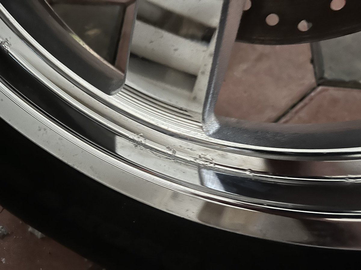 umeshh_h's tweet photo. @HarleyIndia chrome flaking on my new 1200 custom,2020 model. Dealer claims not covered under warranty, surprised to see such low quality of chrome on Harley, please help to address this issue https://t.co/BXJiPqDLTq