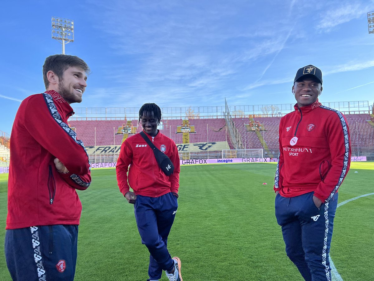 ACPerugiaCalcio's tweet photo. 📸 Ispezione campo!

#PerugiaCrotone @Lega_B #SerieBKT #PERCRO https://t.co/zHQqaDowTn