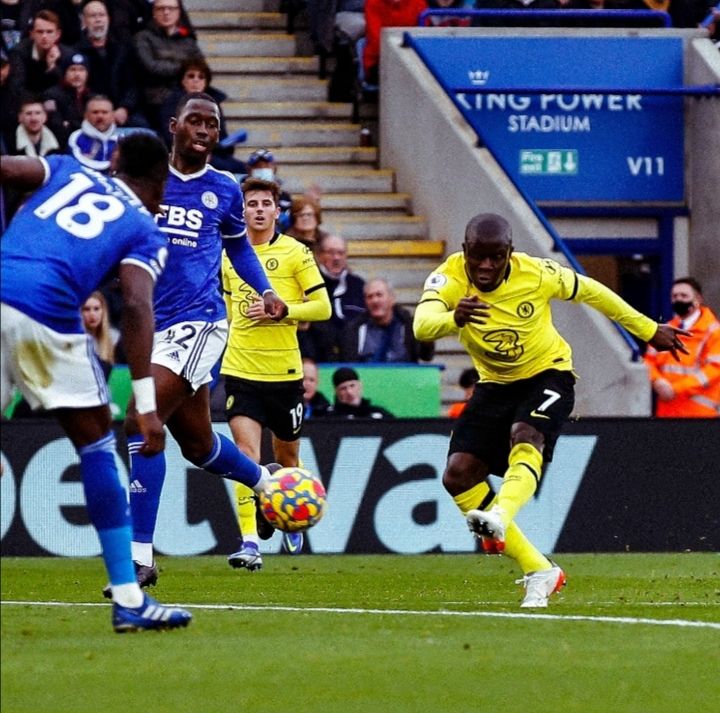 Aldı, gitti, vurdu, attı. #Kante