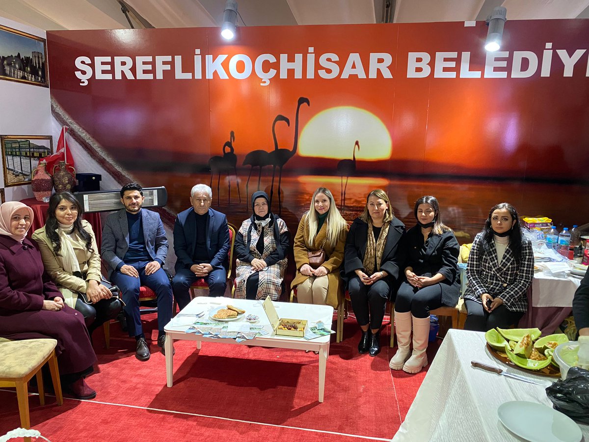 AK Parti Ankara Kadın Kolları İl Başkanı Sayın Hatice Çakmak ve yürütme kurulu üyeleri gençlik festivalinde standımızı ziyaret ederek, Belediye Başkanımız Sayın Memiş Çelik ile bir araya geldiler.