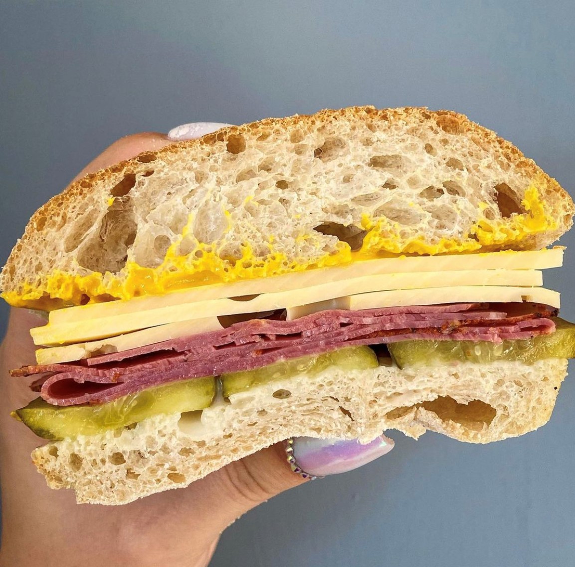The most beautiful cross section we ever did see! 😍

This lunchtime masterpiece comes from IG fan 'hannah_slimmingxo' and boy has she got our mouths watering. 🤤 A simple yet classic fan favourite, New York deli style sub. Talk about serious #Sandwichenvy! 

#ItsAMust