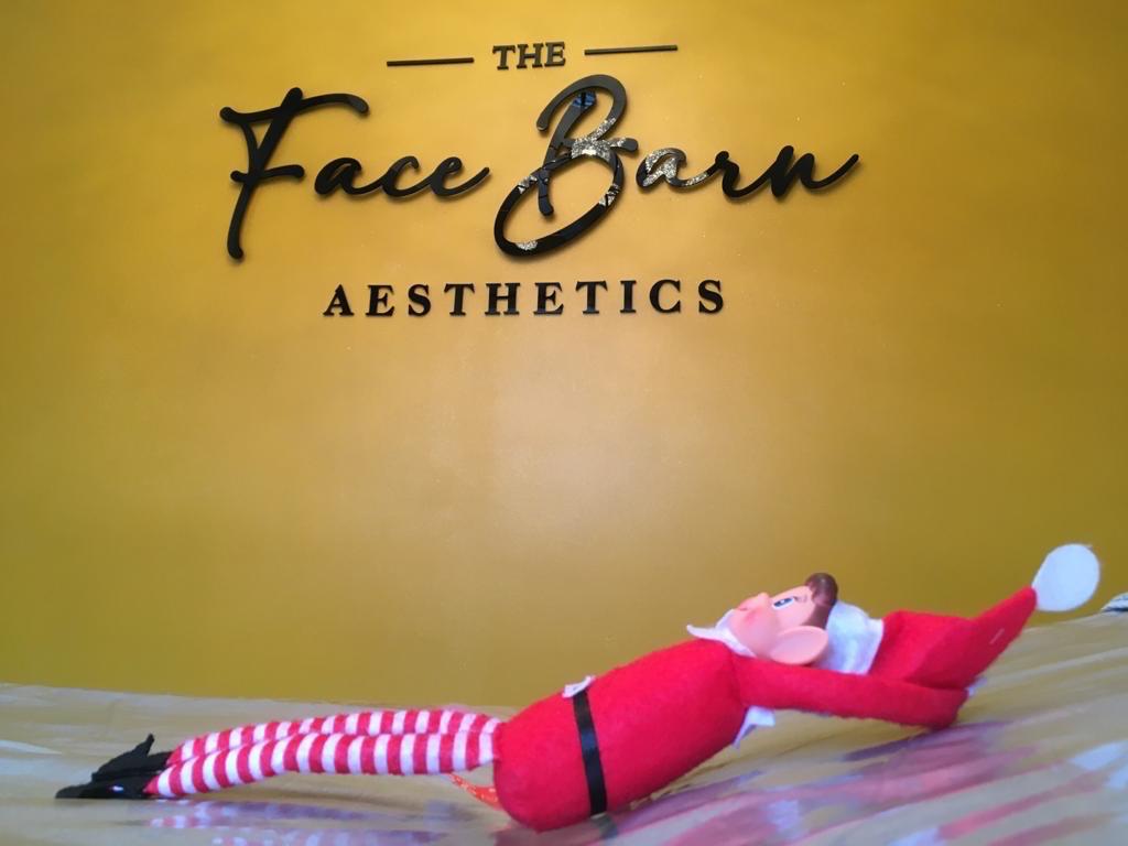 splitsmiths's tweet photo. The little chap is back in the Courtyard today looking after his elf! π
There maybe a Christmas competition coming your way so stay tuned! π€
#Christmas #Christmaself #christmascompetition #gin #rum #whisky #ginelf https://t.co/HrfwtQr2Up