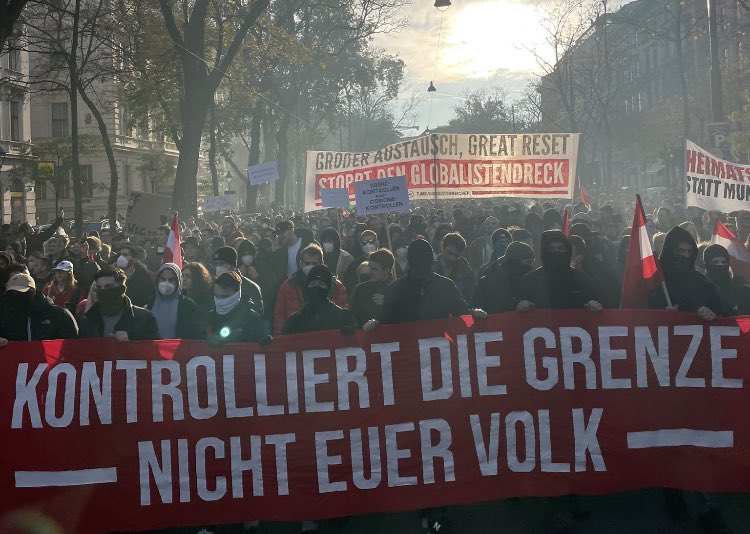 QReXRecherche's tweet photo. Brauner #Querdenken-Schmodder in #Stuttgart (li.) solidarisiert sich mit braunem #Querdenken-Schmodder in #Wien #w2011 (re.).
#ToxicBullshit https://t.co/RE0Wvs1tK7