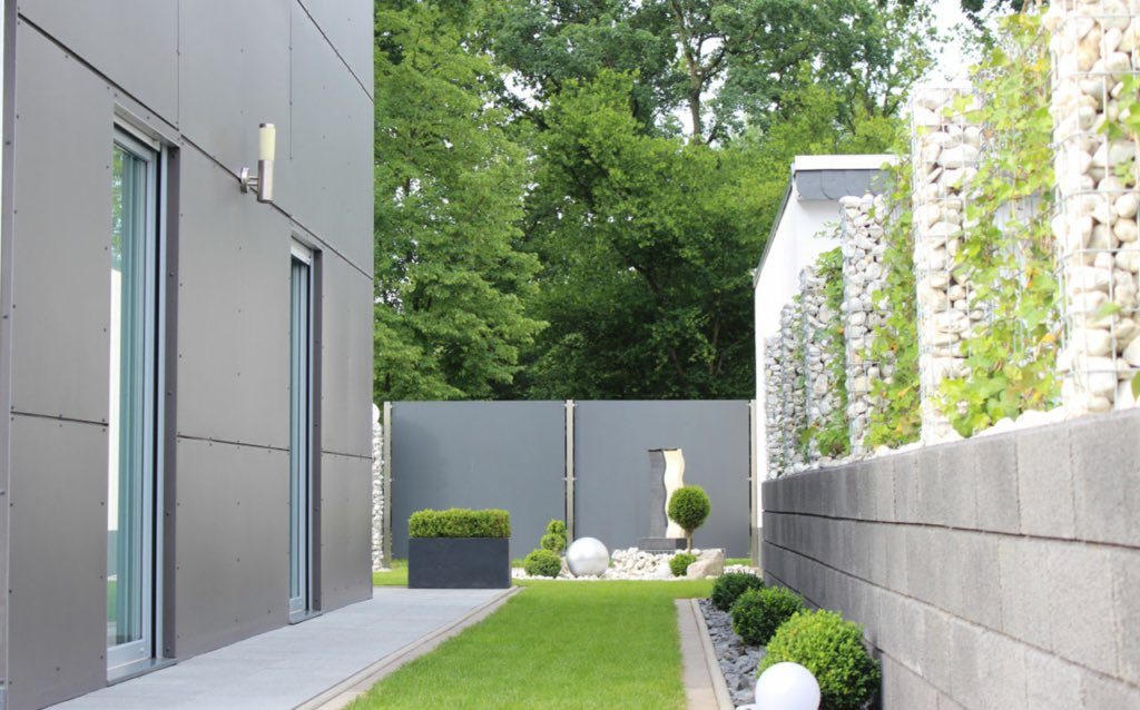 Garden inspiration! 
crownquotes.co.uk 
☎️0203 432 3835 
#garden #modern #property