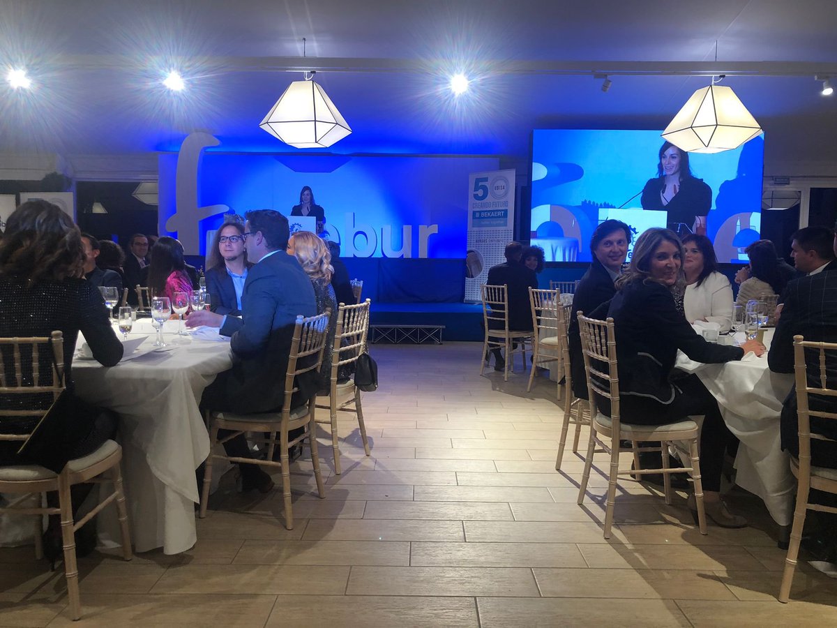 Vmaranondepablo's tweet photo. Anoche asistí a la cena de gala de la Federación de Empresarios del Metal de Burgos #FEMEBUR en la que se reconoció a Ubisa como Mejor Empresa del Año.
¡Enhorabuena por este reconocimiento y por vuestros 50 años de trabajo! https://t.co/bQux1mauck