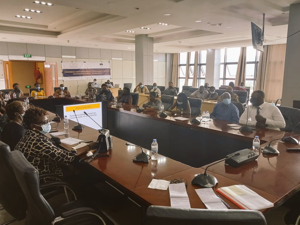 Nyarugenge's tweet photo. Abajyanama mu Mirenge ya Muhima na Nyarugenge bakomeje amahugurwa akorwa kubufatanye na @crd_rw @NARwanda ku munsi wa 2 bahawe ibiganiro byagarutse ku nshingano z'abajyanama,imikorere n'imikoranire ya Njyanama n'Ubunyamabanga Nshingwabikorwa n'ikiganiro imbonezamihigo mu ngamba https://t.co/ONtSsnzPrG