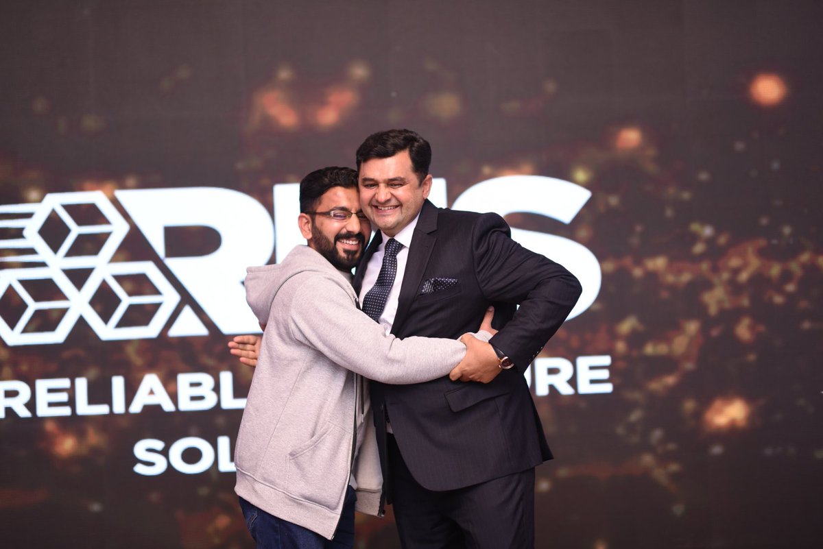GenesisLabCom's tweet photo. Here are some beautiful moments of pure joy and happiness. The smiles and laughter all around had the aura and essence of the liveliness of entire RNS Solutions
#rnssolutions #RNSfamily #awardceremony2021 #annualdinner #music #Dance #fun #smilesallaround https://t.co/37GcIB0LYP