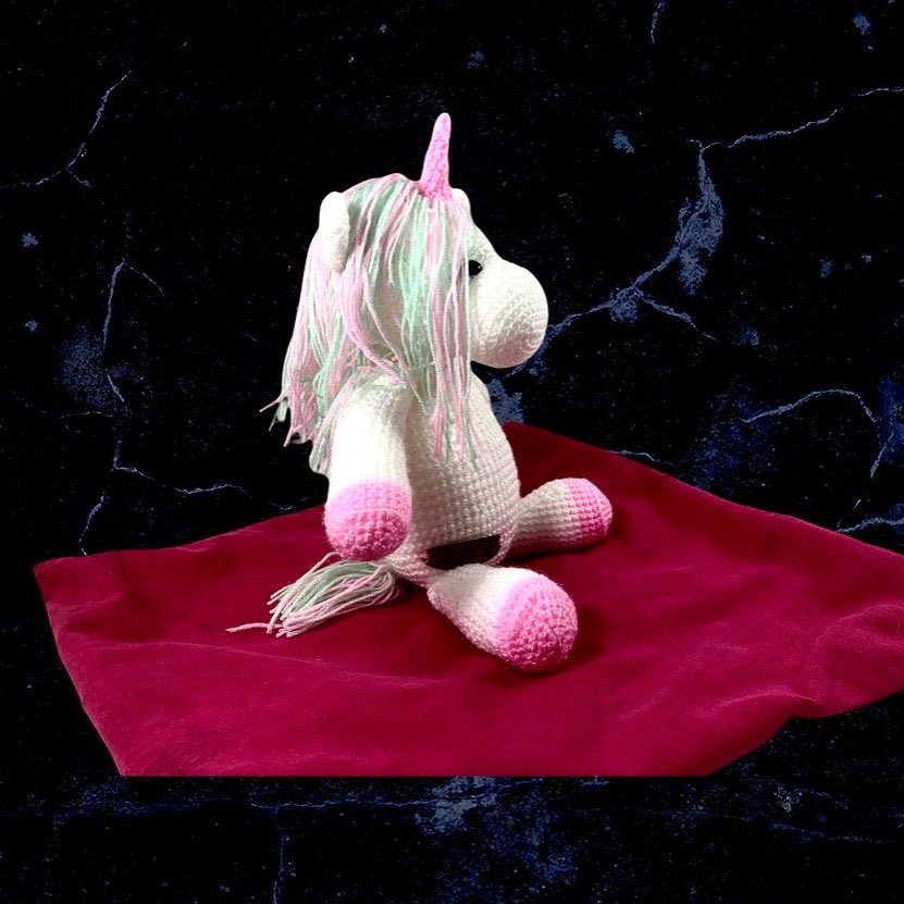 Jednorożec zawitał 🦄
.
.
.
.
.
#crochet #crocheting #unicorn #crochetunicorn #unicornlove #szydełkowanie #rękodzieło #szydełko #maskotka #jednorożec #handmade #handmadewithlove #gitf #maskotkinaszydełku #pink #mint #unicorncrochet