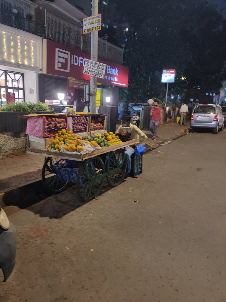 MeMumbaikar8's tweet photo. @mybmc  everyday we c new illegal hawkar on our roads.
What's happening?
@mybmcWardRS  who is ur corrupt officer?
Can we know the Name of of incharge?
#ilegalhawkers 
@CMOMaharashtra @MCGM_BMC @KANDIVALI2 @miprakashsurve @bmcmumbai @RoadsOfMumbai @thunderonroad @SunilGhate1 https://t.co/Zb7kPn1I1S