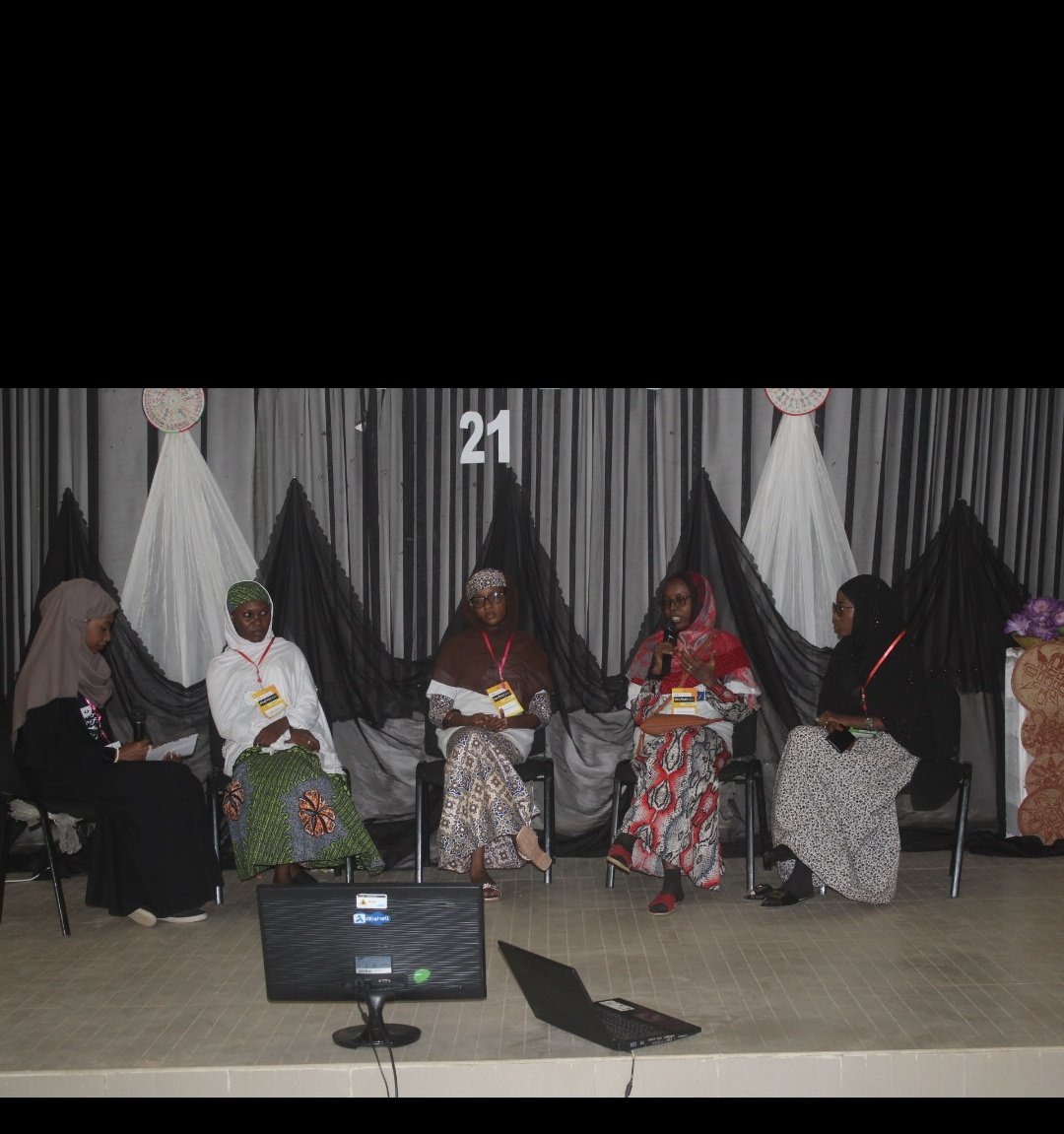 UncleBurger_'s tweet photo. Women engaging in tech season #DevFest2021 #DevFestDutse21 #gdg @Sir_enjoy1 @UncleBurger_ @garo_web @ErrickM3 @googledevs @googledevgroups @Sir_enjoy1 @Dr_Bagwai @itz_chamo @Khal3rl https://t.co/3V2NZQHPe7
