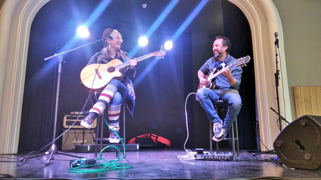SoniaLinBer's tweet photo. Soundcheck fet!‼️🖤
El Teatret del Serrallo @el_Teatret #PortAutors🎙️
@MarleeRecords 🌶️🎸 https://t.co/ScXfI0VI5c