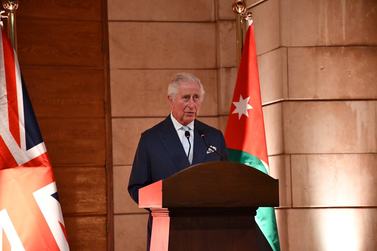 ManarMDabbas's tweet photo. شعراؤنا مصدر فخر لنا، تزدان إحتفالاتنا بكلماتهم، مُبْرزةً موروثاً ثقافياً وطنياً.
شكراً لصاحب السمو الملكي الأمير تشارلز على الإشارة في كلمته خلال إحتفال المئوية في متحف الأردن لأبيات شعر نَظَمها سنديانة الشعر الوطني الأستاذ حيدر محمود،
وفتى العالوك الراحل الكبير حبيب الزيودي. https://t.co/rekGyfeovS