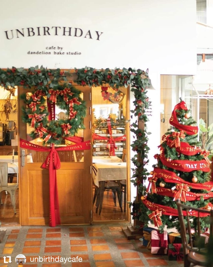 Cafe_LittleGirl's tweet photo. ⛄🎄🦌 𝚌𝚑𝚛𝚒𝚜𝚝𝚖𝚊𝚜 𝚟𝚒𝚋𝚎𝚜 🎅🪜🧣

กลับมาแล้วว 𝐔𝐧𝐛𝐢𝐫𝐭𝐡𝐝𝐚𝐲 𝐂𝐚𝐟𝐞 〰 น่ารักทุกปี ✨ ใครกำลังหาคาเฟ่ธีมคริสต์มาสปักกก

⌂ ชั้น 2 ของมาเป็งเส็งอพาร์ทเม้นต์ ซ.สุขุมวิท 31 (BTS พร้อมพงษ์, อโศก)
∩ ทุกวัน 09:00-19:00

@aroii #อร่อยบอกต่อ #รีวิวคาเฟ่ @CAFETELLER https://t.co/5VQncwp4sD