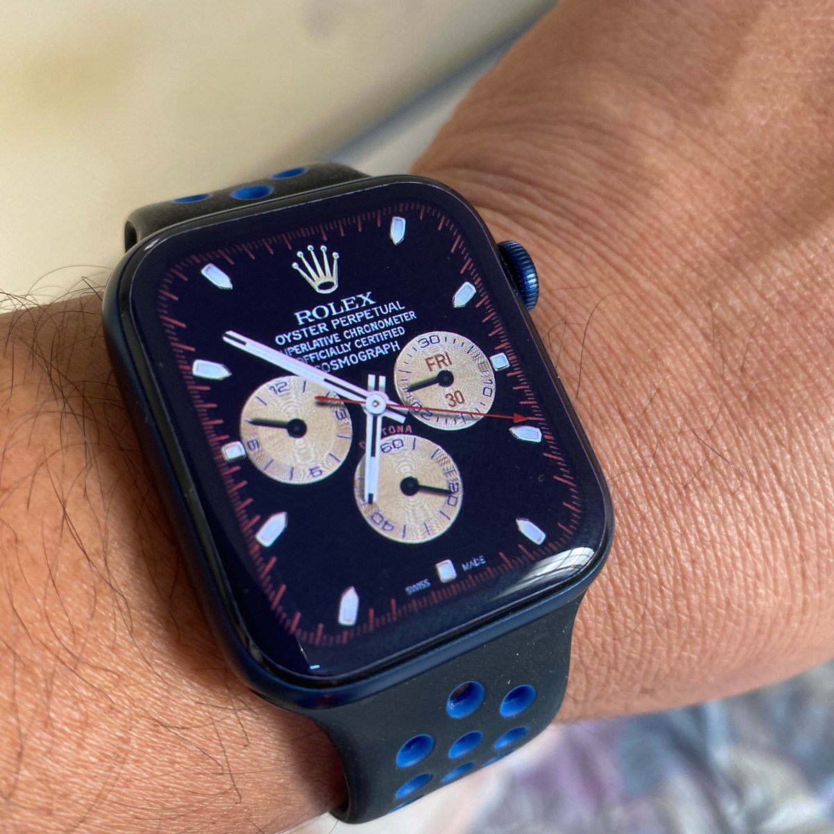RolanaNFT's tweet photo. Old meets new ⌚

#SolanaNFT #Solana #NFT #crypto #Solana #art #rolex #watches #phantom #Ethereum #applewatch #apple https://t.co/oLBxmlEEoy