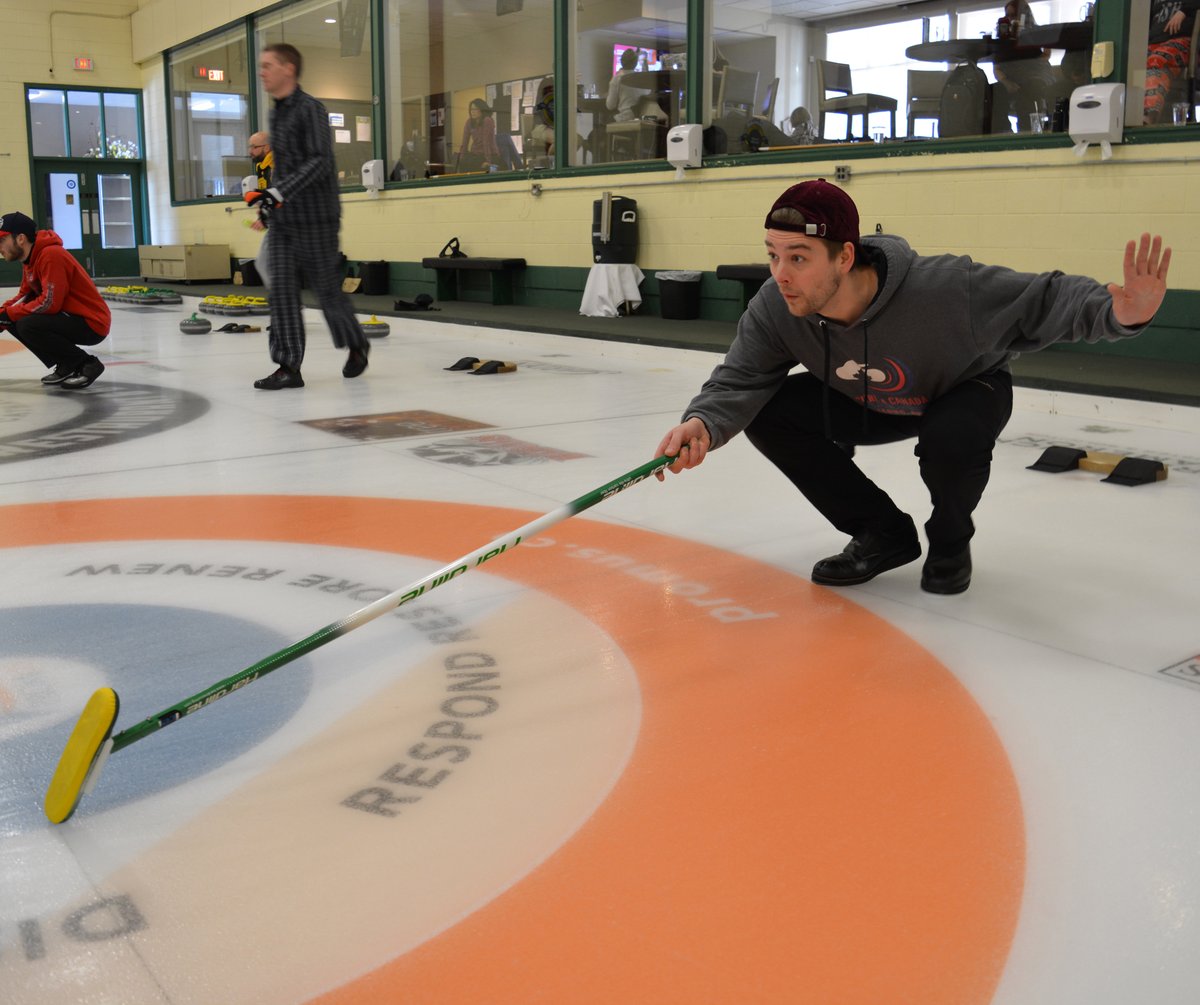 stcgcc's tweet image. When it comes to curling, everyone's a rock star.
🥌🥌🥌

#curlingfun #curlingrocks #stcgccCurls