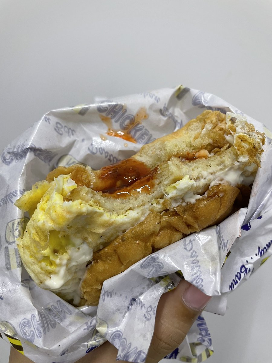brgsjks's tweet photo. At the end of the day, Burger Ramly gak paling sedapppp https://t.co/MQ2yYoLnnW