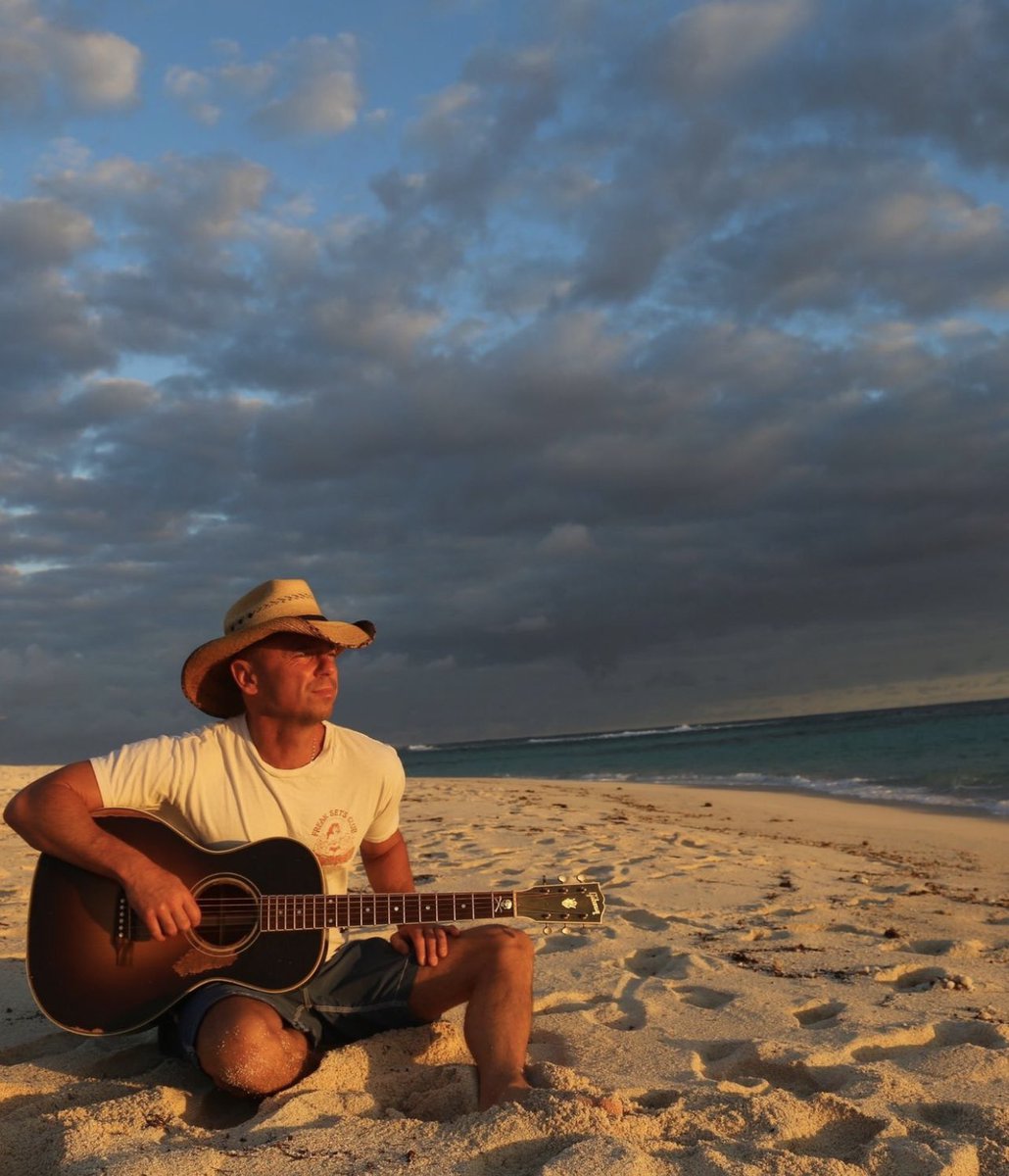 BlueChairBayRum's tweet photo. Knowin’ you, you probably got your toes in the sand. 🎶 https://t.co/qGNc251zKK