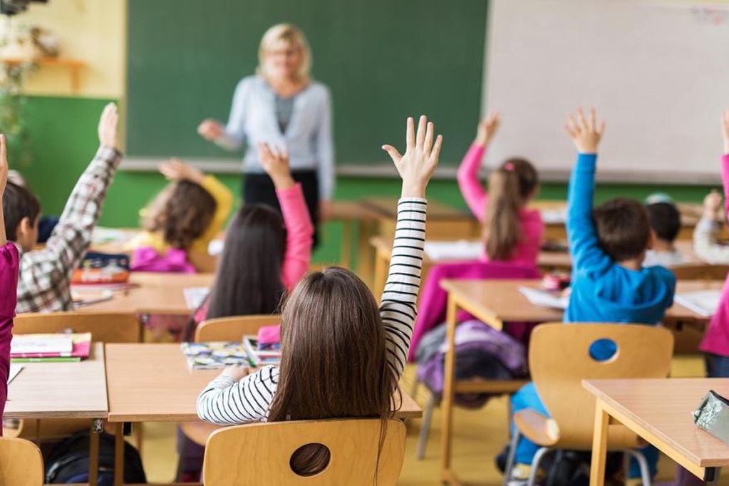 natalia_velilla's tweet photo. La #PatriaPotestad no es un derecho preferente sobre los hijos ni tiene que ver con la guarda y custodia. 

Dedicado especialmente a profesores, psicólogos y facultativos, quienes sistemáticamente niegan a un progenitor información de sus hijos. Hilo 🧵 va 👇🏻 https://t.co/4QUO7QjLGu