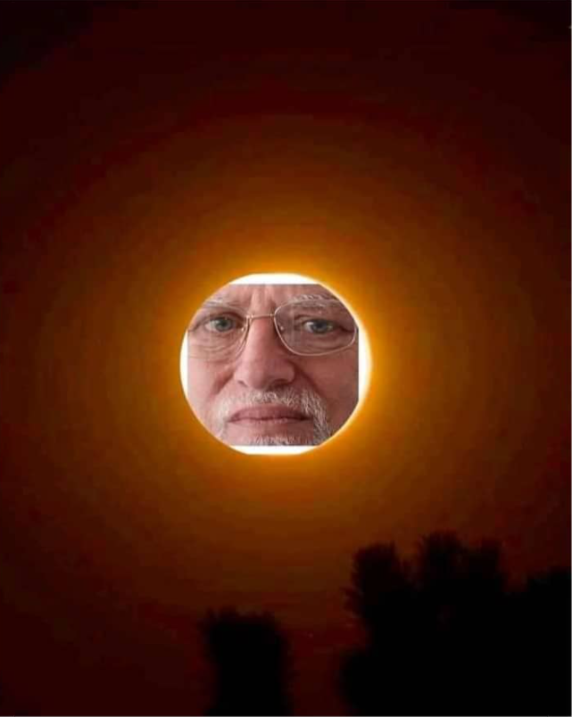 GhostRedHook's tweet photo. El eclipse viendo que le querías tomar una foto con un J2 prime... https://t.co/yzl3cMx0km
