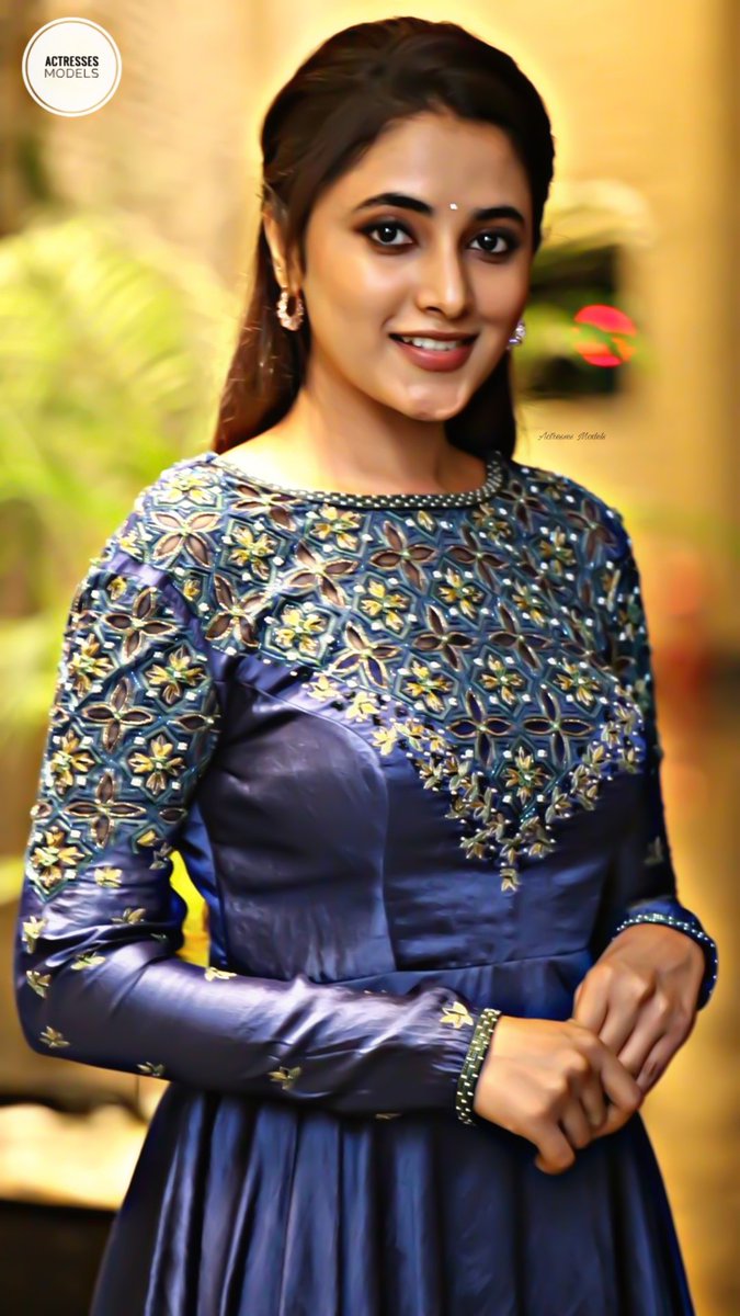 ActressModels1's tweet image. அவள் முகம் பார்த்து
நான் இன்று தடுமாறினேன் 💘
நிழல் தொட வேர்த்து
உயிர் கொண்ட சிலை ஆகுறேன் 🤩 @priyankaamohan ~ @ActressModels1

HBD #Doctor&apos;s #Chellama #PriyankaArulMohan with #ActressesModels #AMEdits #AMPriyanka

#HappyBirthdayPriyankamohan
#HBDPriyankaMohan

#PriyankaMohan