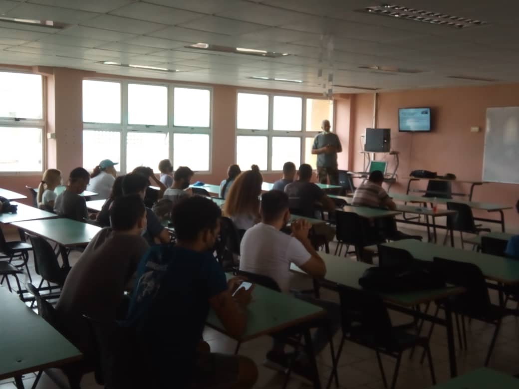 En este #BastiónUCI2021 #BastiónUniversitario2021 trabajadores y estudiantes nos actualizamos de la Guerra No Convencional promovida por el gobierno de los EEUU y sus lacayos.
#Cuba    #PatriaOMuerte                     
#LaRazónEsNuestroEscudo