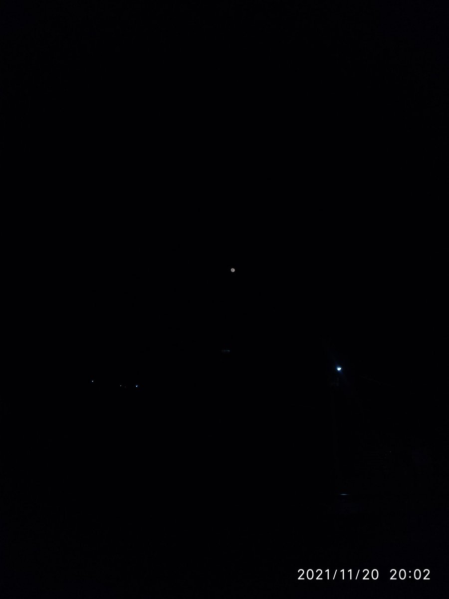 mujebolnedo's tweet photo. I tried to capture the moon by my phone 😬
F/1.79
SS 1/80
ISO 160 https://t.co/Rn2AtEdKsh