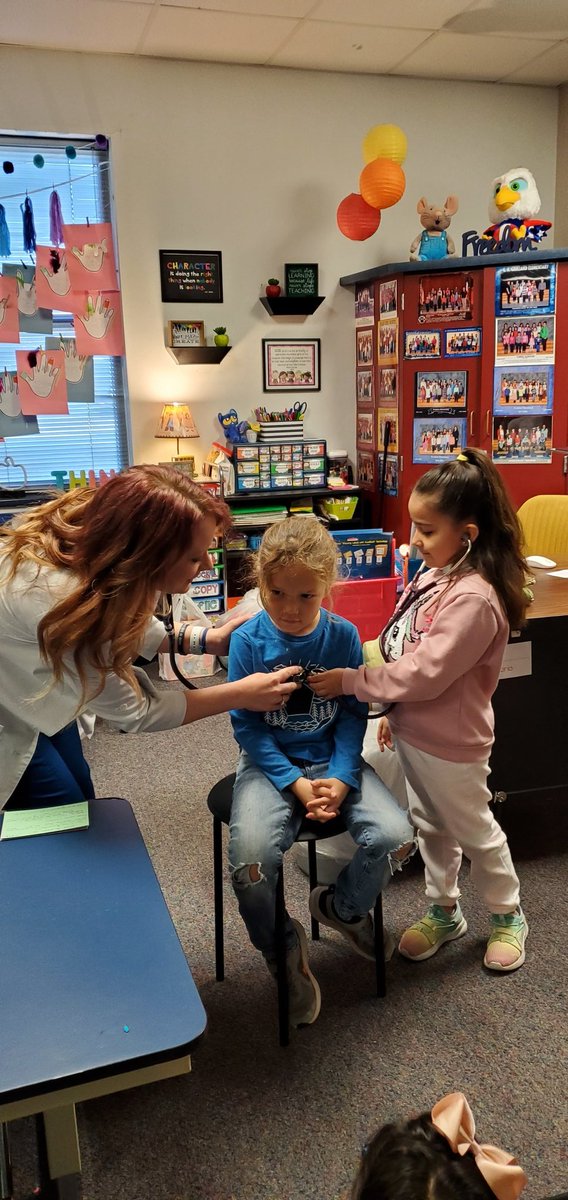 ClaseDeMrsCinco's tweet photo. Our students learned such on Career Day. GRACIAS! Thank you to all the presenters. 
#eagleSOAR #Fres117 #chargernation https://t.co/Sm7yXg5gzE