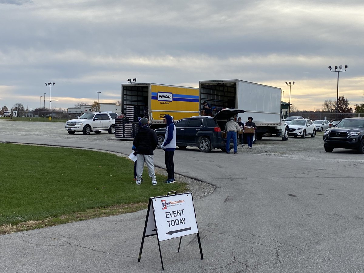 Thank you to our volunteers and others who came out to help deliver Thanksgiving food to those in need.